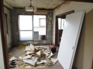 サンハイムミサト203号室改修工事がスタートしました